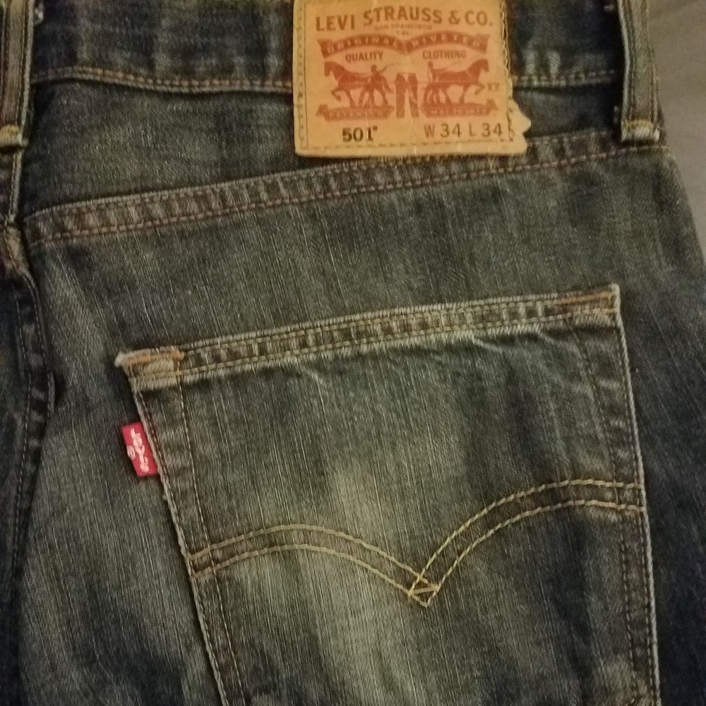 501 Levis. Mens size 34/34. Blue.